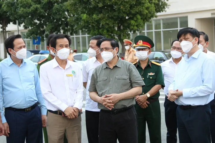 Thủ tướng: Tạo mọi điều kiện tốt nhất, thuận lợi nhất để TP Hồ Chí Minh chống dịch hiệu quả - Ảnh 2. Thủ tướng: Tạo mọi điều kiện tốt nhất, thuận lợi nhất để TP Hồ Chí Minh chống dịch hiệu quả - Ảnh 2.
