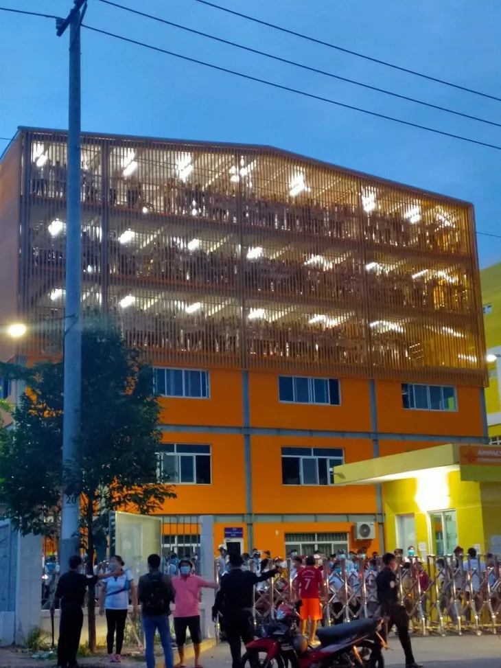 Vụ công nhân lo sợ bỏ chạy ở Bình Dương: Bước đầu 650 công nhân âm tính - Ảnh 1. Vụ công nhân lo sợ bỏ chạy ở Bình Dương: Bước đầu 650 công nhân âm tính - Ảnh 1.