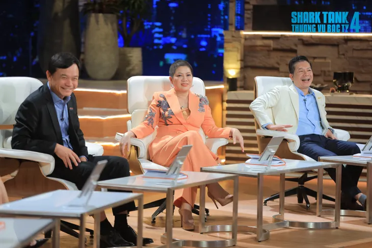 Shark Tank Việt Nam: Founder bắn rap để gọi vốn, Shark Phú phá lệ cạnh tranh quyết liệt với Shark Bình - Ảnh 5. Shark Tank Việt Nam: Founder bắn rap để gọi vốn, Shark Phú phá lệ cạnh tranh quyết liệt với Shark Bình - Ảnh 5.