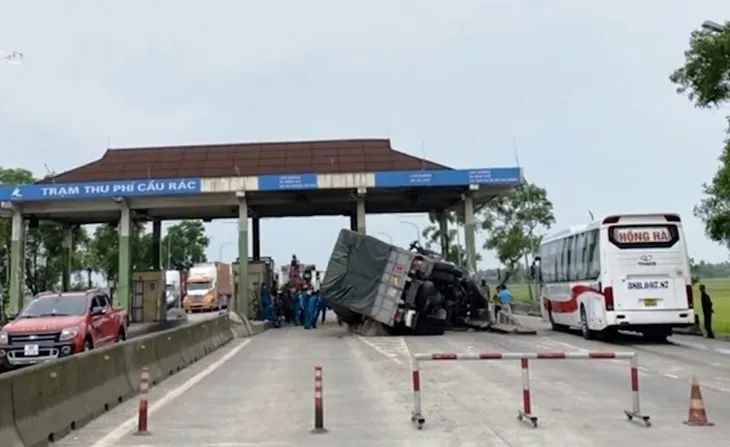 Trạm thu phí BOT bỏ hoang thành điểm đen tai nạn ban đêm - Ảnh 1. Trạm thu phí BOT bỏ hoang thành điểm đen tai nạn ban đêm - Ảnh 1.