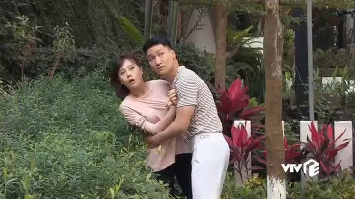 Hương vị tình thân - Tập 62: Hài hước cảnh hai bà mẹ bắt gian Nam - Long nhưng hụt - Ảnh 3. Hương vị tình thân - Tập 62: Hài hước cảnh hai bà mẹ bắt gian Nam - Long nhưng hụt - Ảnh 3.