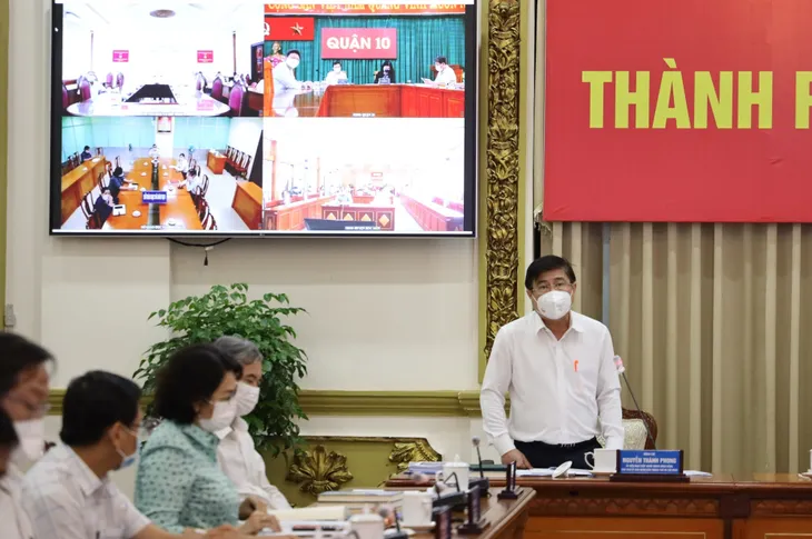 Doanh nghiệp tại TP Hồ Chí Minh phải đảm bảo 3 tại chỗ hoặc 1 cung đường - 2 địa điểm - Ảnh 1. Doanh nghiệp tại TP Hồ Chí Minh phải đảm bảo 3 tại chỗ hoặc 1 cung đường - 2 địa điểm - Ảnh 1.