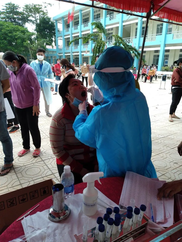 Đồng Nai xét nghiệm COVID-19 toàn bộ người lao động các khu công nghiệp - Ảnh 1. Đồng Nai xét nghiệm COVID-19 toàn bộ người lao động các khu công nghiệp - Ảnh 1.