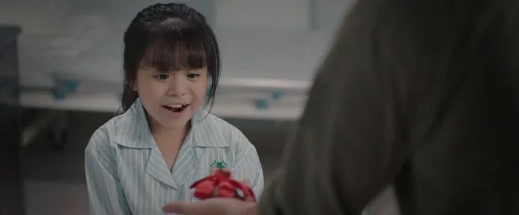Mùa hoa tìm lại - Tập 23: Lệ vui khi thấy Đồng hậm hực ghen, Thủy lại muốn hàn gắn với Đồng vì bé Ngân? - Ảnh 17. Mùa hoa tìm lại - Tập 23: Lệ vui khi thấy Đồng hậm hực ghen, Thủy lại muốn hàn gắn với Đồng vì bé Ngân? - Ảnh 17.
