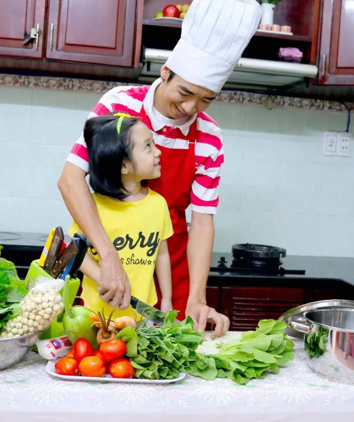 Ở nhà phòng dịch ngày giãn cách, bố mẹ cùng con thực hiện “nhiệm vụ kép” - Ảnh 3. Ở nhà phòng dịch ngày giãn cách, bố mẹ cùng con thực hiện “nhiệm vụ kép” - Ảnh 3.