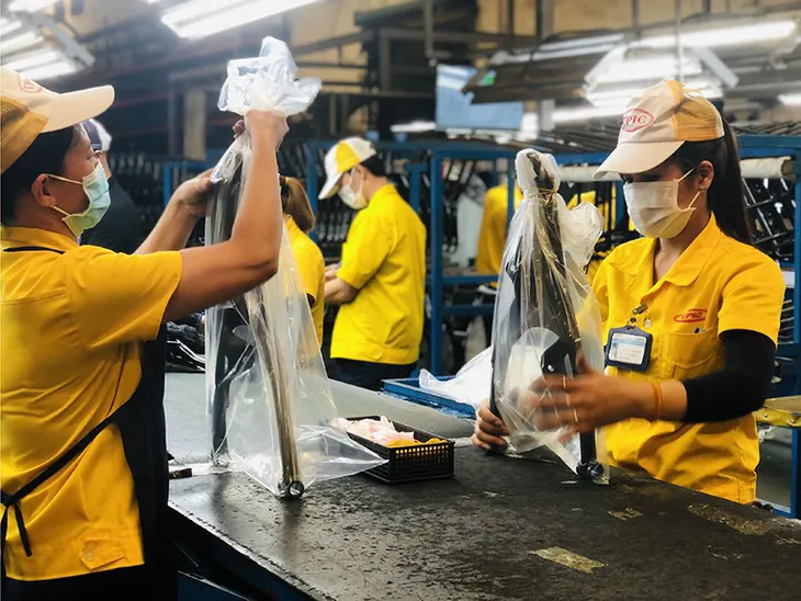 Nhiều doanh nghiệp TP Hồ Chí Minh kiên trì “mục tiêu kép”, chống đứt gãy sản xuất - Ảnh 2. Nhiều doanh nghiệp TP Hồ Chí Minh kiên trì “mục tiêu kép”, chống đứt gãy sản xuất - Ảnh 2.