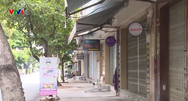 Đường phố Tuy Hòa (Phú Yên) vắng vẻ trong ngày đầu giãn cách xã hội - Ảnh 2. Đường phố Tuy Hòa (Phú Yên) vắng vẻ trong ngày đầu giãn cách xã hội - Ảnh 2.