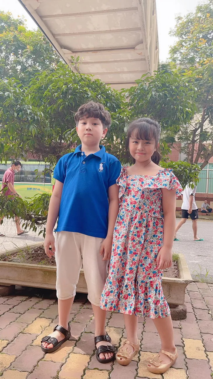 Mùa hoa tìm lại: Bé Ngân - bé Bin thân thiết ở hậu trường - Ảnh 2. Mùa hoa tìm lại: Bé Ngân - bé Bin thân thiết ở hậu trường - Ảnh 2.