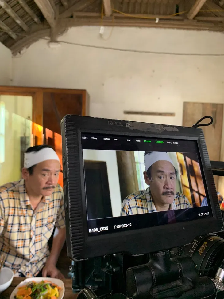 Chia tay Mùa hoa tìm lại, ông Vui tung ảnh hậu trường hài hước mọi lúc mọi nơi - Ảnh 9. Chia tay Mùa hoa tìm lại, ông Vui tung ảnh hậu trường hài hước mọi lúc mọi nơi - Ảnh 9.