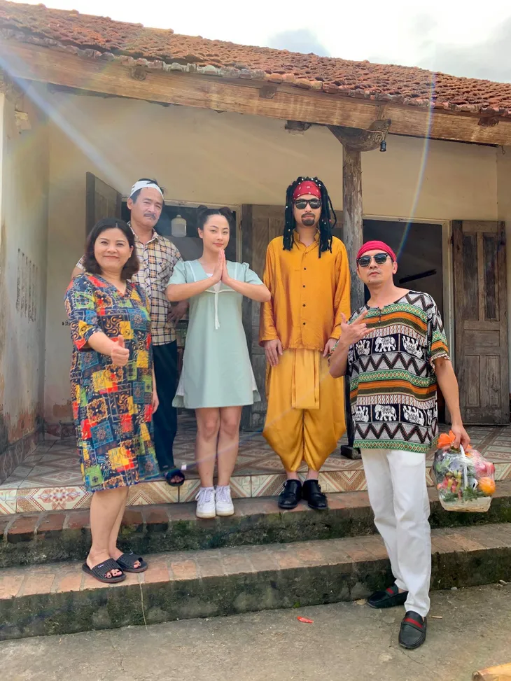 Chia tay Mùa hoa tìm lại, ông Vui tung ảnh hậu trường hài hước mọi lúc mọi nơi - Ảnh 3. Chia tay Mùa hoa tìm lại, ông Vui tung ảnh hậu trường hài hước mọi lúc mọi nơi - Ảnh 3.