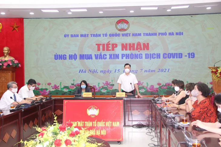Hà Nội tiếp nhận thêm 2,3 tỷ đồng ủng hộ mua vaccine phòng COVID-19 - Ảnh 1. Hà Nội tiếp nhận thêm 2,3 tỷ đồng ủng hộ mua vaccine phòng COVID-19 - Ảnh 1.
