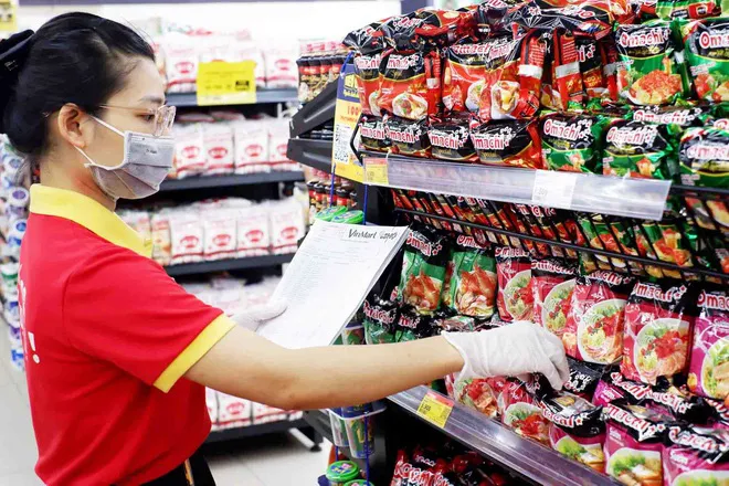 TP Hồ Chí Minh: 189 chợ tạm ngừng hoạt động, nhân viên siêu thị mướt mồ hôi - Ảnh 1. TP Hồ Chí Minh: 189 chợ tạm ngừng hoạt động, nhân viên siêu thị mướt mồ hôi - Ảnh 1.