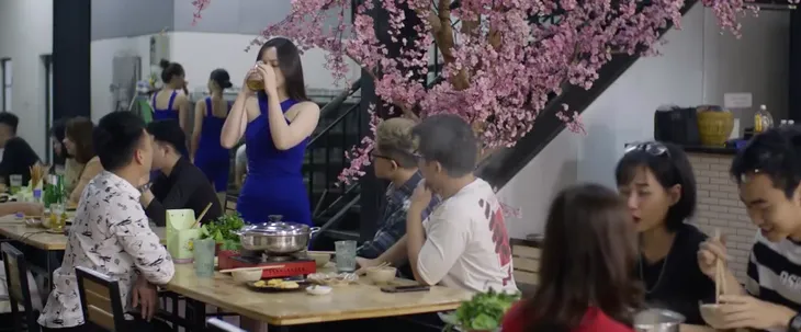 Hãy nói lời yêu - Tập 28: My nghĩ đủ mọi cách có tiền giúp Phan, giấu mẹ đi làm tiếp viên ở quán bia - Ảnh 20. Hãy nói lời yêu - Tập 28: My nghĩ đủ mọi cách có tiền giúp Phan, giấu mẹ đi làm tiếp viên ở quán bia - Ảnh 20.