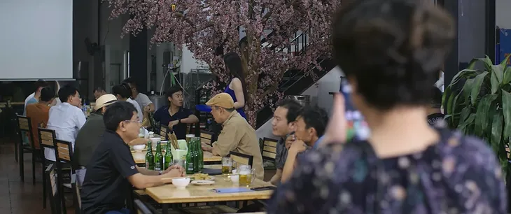 Hãy nói lời yêu - Tập 28: My nghĩ đủ mọi cách có tiền giúp Phan, giấu mẹ đi làm tiếp viên ở quán bia - Ảnh 23. Hãy nói lời yêu - Tập 28: My nghĩ đủ mọi cách có tiền giúp Phan, giấu mẹ đi làm tiếp viên ở quán bia - Ảnh 23.