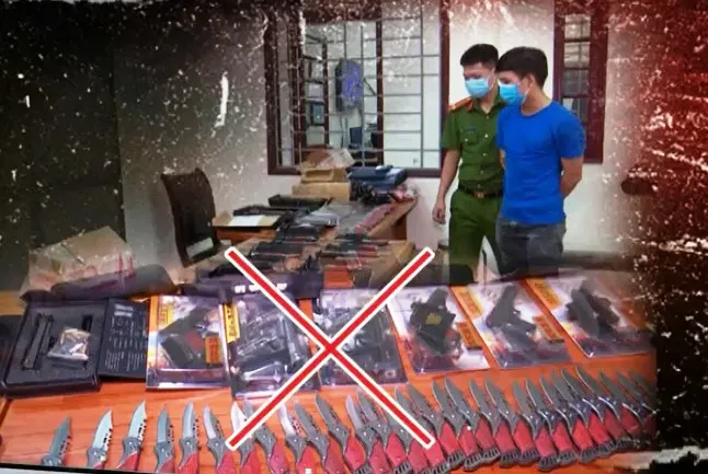 Bắt nam thanh niên tàng trữ số lượng lớn vũ khí nóng - Ảnh 1. Bắt nam thanh niên tàng trữ số lượng lớn vũ khí nóng - Ảnh 1.