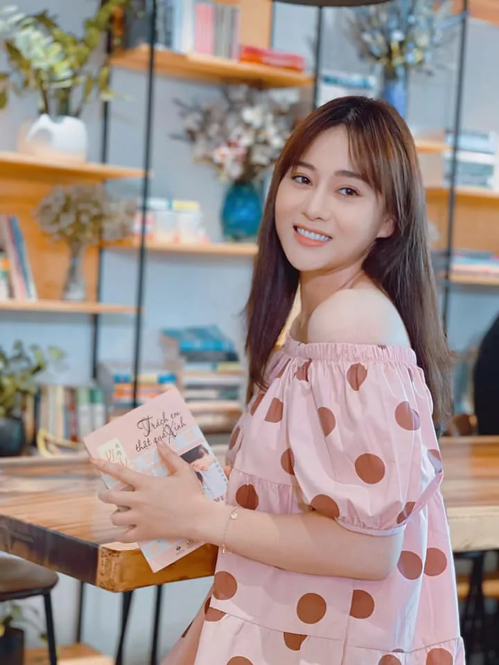 Phương Oanh đăng ảnh tóc dài cực xinh, khán giả ngóng đến ngày Nam có tạo hình mới trong Hương vị tình thân - Ảnh 1. Phương Oanh đăng ảnh tóc dài cực xinh, khán giả ngóng đến ngày Nam có tạo hình mới trong Hương vị tình thân - Ảnh 1.