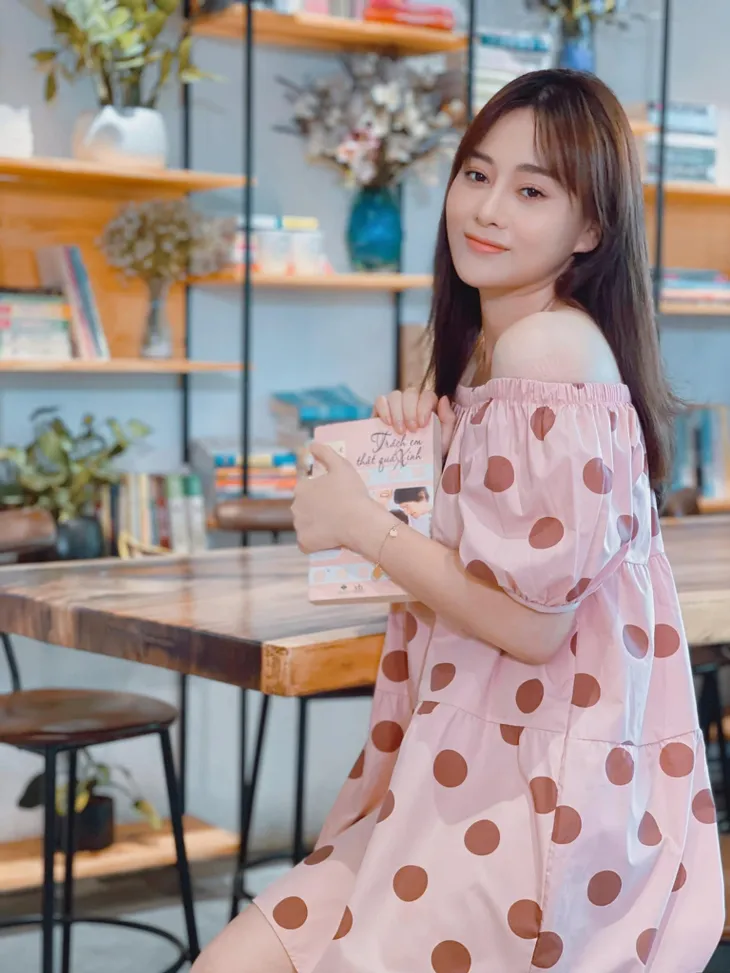 Phương Oanh đăng ảnh tóc dài cực xinh, khán giả ngóng đến ngày Nam có tạo hình mới trong Hương vị tình thân - Ảnh 2. Phương Oanh đăng ảnh tóc dài cực xinh, khán giả ngóng đến ngày Nam có tạo hình mới trong Hương vị tình thân - Ảnh 2.