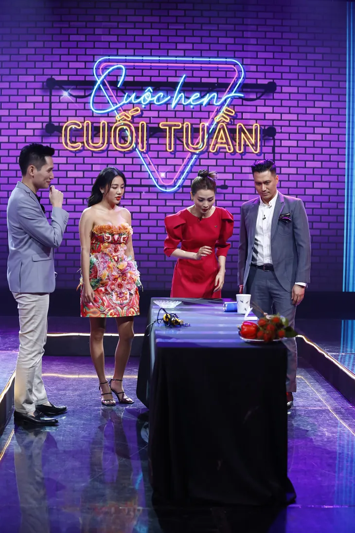 Cuộc hẹn cuối tuần: Việt Anh quỳ gối xin lỗi Văn Mai Hương - Ảnh 3. Cuộc hẹn cuối tuần: Việt Anh quỳ gối xin lỗi Văn Mai Hương - Ảnh 3.