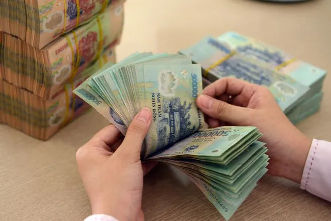 Vì sao người dân ngày càng ít gửi tiền vào ngân hàng? - Ảnh 1. Vì sao người dân ngày càng ít gửi tiền vào ngân hàng? - Ảnh 1.