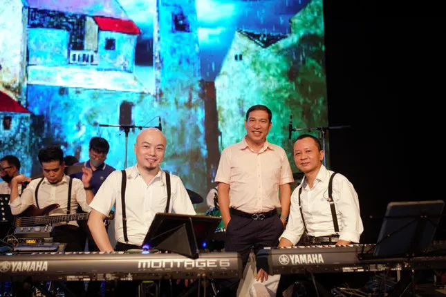 Quang Thắng kể sự cố lỡ miệng suýt không về được Hải Phòng - Ảnh 2. Quang Thắng kể sự cố lỡ miệng suýt không về được Hải Phòng - Ảnh 2.