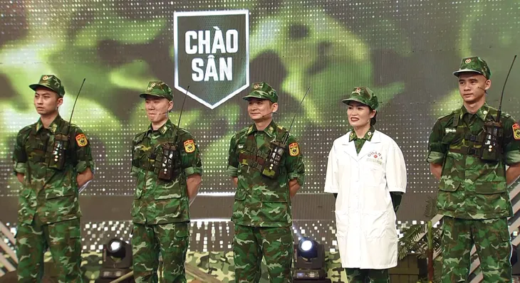 NSND Tự Long khoe sở trường hát chèo trong Chúng tôi chiến sĩ - Ảnh 2. NSND Tự Long khoe sở trường hát chèo trong Chúng tôi chiến sĩ - Ảnh 2.