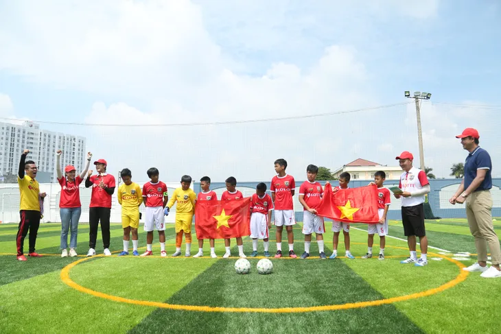 ST Sơn Thạch làm MC của Cầu thủ nhí 2021 - Ảnh 1. ST Sơn Thạch làm MC của Cầu thủ nhí 2021 - Ảnh 1.