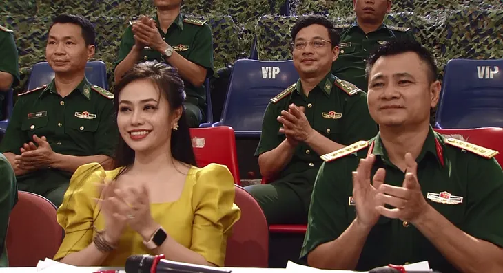 NSND Tự Long khoe sở trường hát chèo trong Chúng tôi chiến sĩ - Ảnh 3. NSND Tự Long khoe sở trường hát chèo trong Chúng tôi chiến sĩ - Ảnh 3.