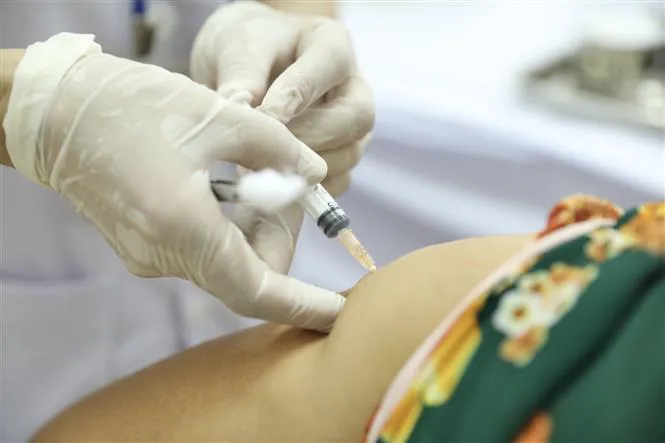 Tiêm thử nghiệm lâm sàng giai đoạn 3 vaccine COVID-19 Nano Covax tại Hưng Yên - Ảnh 4. Tiêm thử nghiệm lâm sàng giai đoạn 3 vaccine COVID-19 Nano Covax tại Hưng Yên - Ảnh 4.