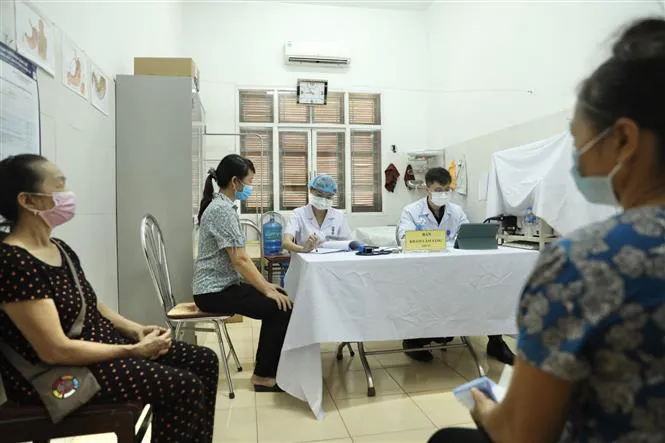 Tiêm thử nghiệm lâm sàng giai đoạn 3 vaccine COVID-19 Nano Covax tại Hưng Yên - Ảnh 2. Tiêm thử nghiệm lâm sàng giai đoạn 3 vaccine COVID-19 Nano Covax tại Hưng Yên - Ảnh 2.