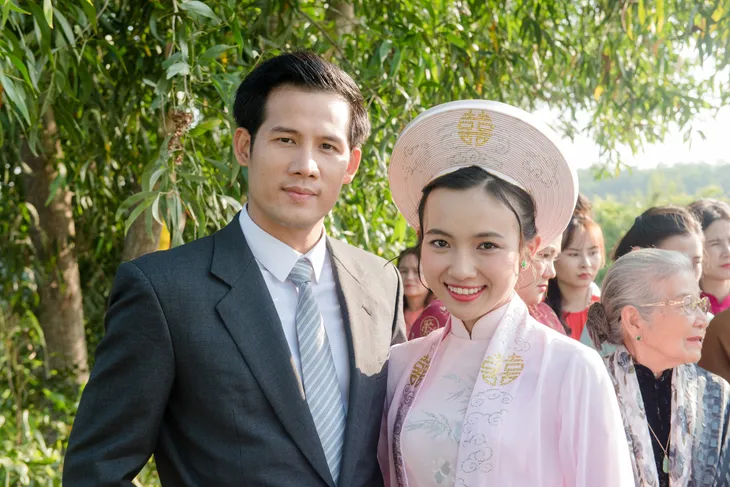 Thương con cá rô đồng: Ngày cưới Chơn - Nhớ đẫm nước mắt trên phim nhưng vui hết sảy ở hậu trường - Ảnh 9. Thương con cá rô đồng: Ngày cưới Chơn - Nhớ đẫm nước mắt trên phim nhưng vui hết sảy ở hậu trường - Ảnh 9.