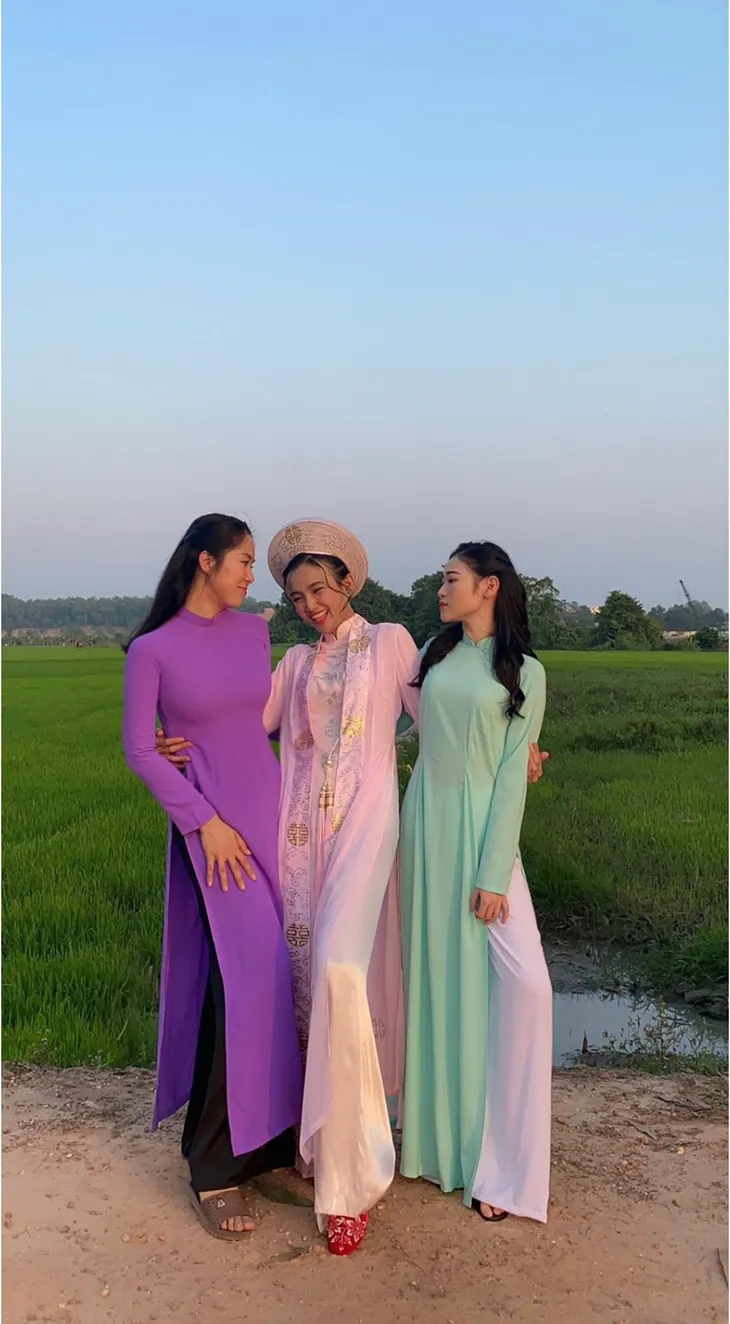 Thương con cá rô đồng: Ngày cưới Chơn - Nhớ đẫm nước mắt trên phim nhưng vui hết sảy ở hậu trường - Ảnh 3. Thương con cá rô đồng: Ngày cưới Chơn - Nhớ đẫm nước mắt trên phim nhưng vui hết sảy ở hậu trường - Ảnh 3.