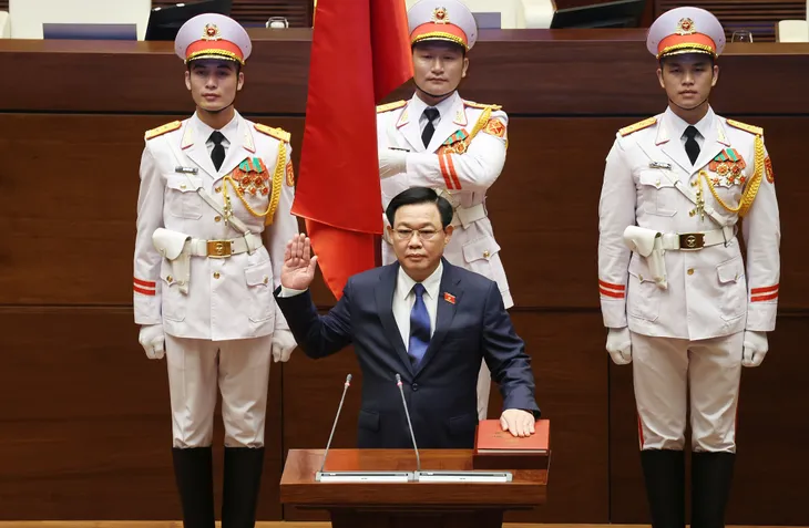 VIDEO: Chủ tịch Quốc hội khóa XV Vương Đình Huệ tuyên thệ nhậm chức - Ảnh 1. VIDEO: Chủ tịch Quốc hội khóa XV Vương Đình Huệ tuyên thệ nhậm chức - Ảnh 1.