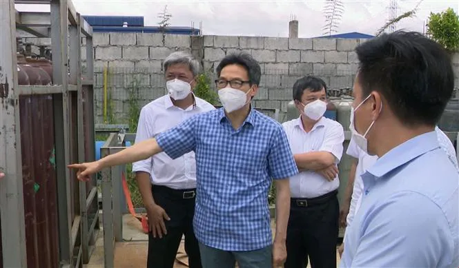 Phó Thủ tướng Vũ Đức Đam: Triển khai nhanh hệ thống oxy cho các khu điều trị COVID-19 - Ảnh 2. Phó Thủ tướng Vũ Đức Đam: Triển khai nhanh hệ thống oxy cho các khu điều trị COVID-19 - Ảnh 2.