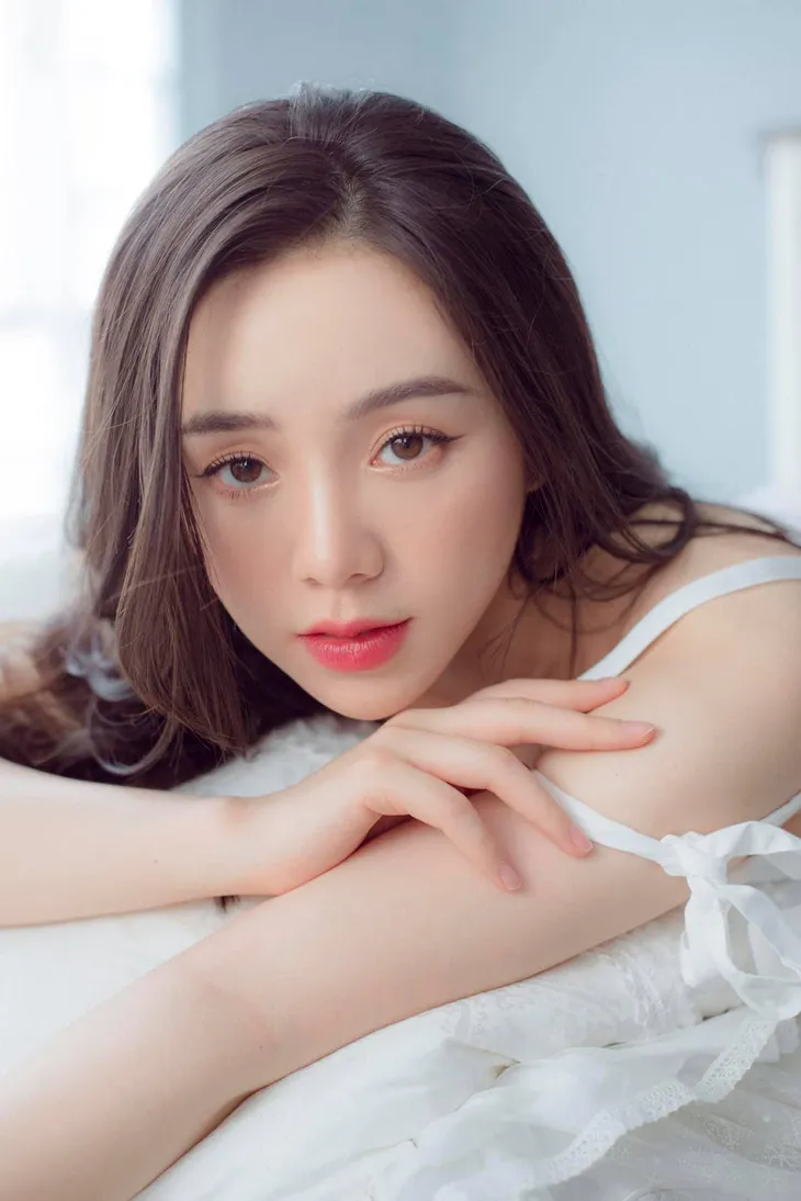 Quỳnh Kool vừa gợi cảm vừa ngây thơ trong bộ ảnh mới - Ảnh 2. Quỳnh Kool vừa gợi cảm vừa ngây thơ trong bộ ảnh mới - Ảnh 2.
