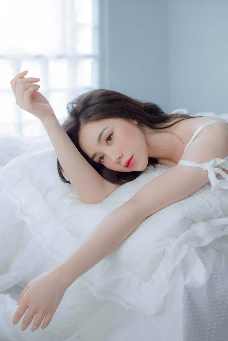 Quỳnh Kool vừa gợi cảm vừa ngây thơ trong bộ ảnh mới - Ảnh 4. Quỳnh Kool vừa gợi cảm vừa ngây thơ trong bộ ảnh mới - Ảnh 4.