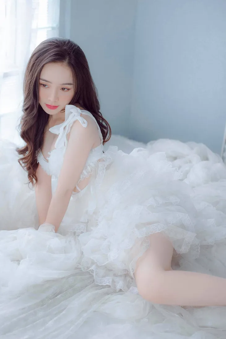 Quỳnh Kool vừa gợi cảm vừa ngây thơ trong bộ ảnh mới - Ảnh 5. Quỳnh Kool vừa gợi cảm vừa ngây thơ trong bộ ảnh mới - Ảnh 5.