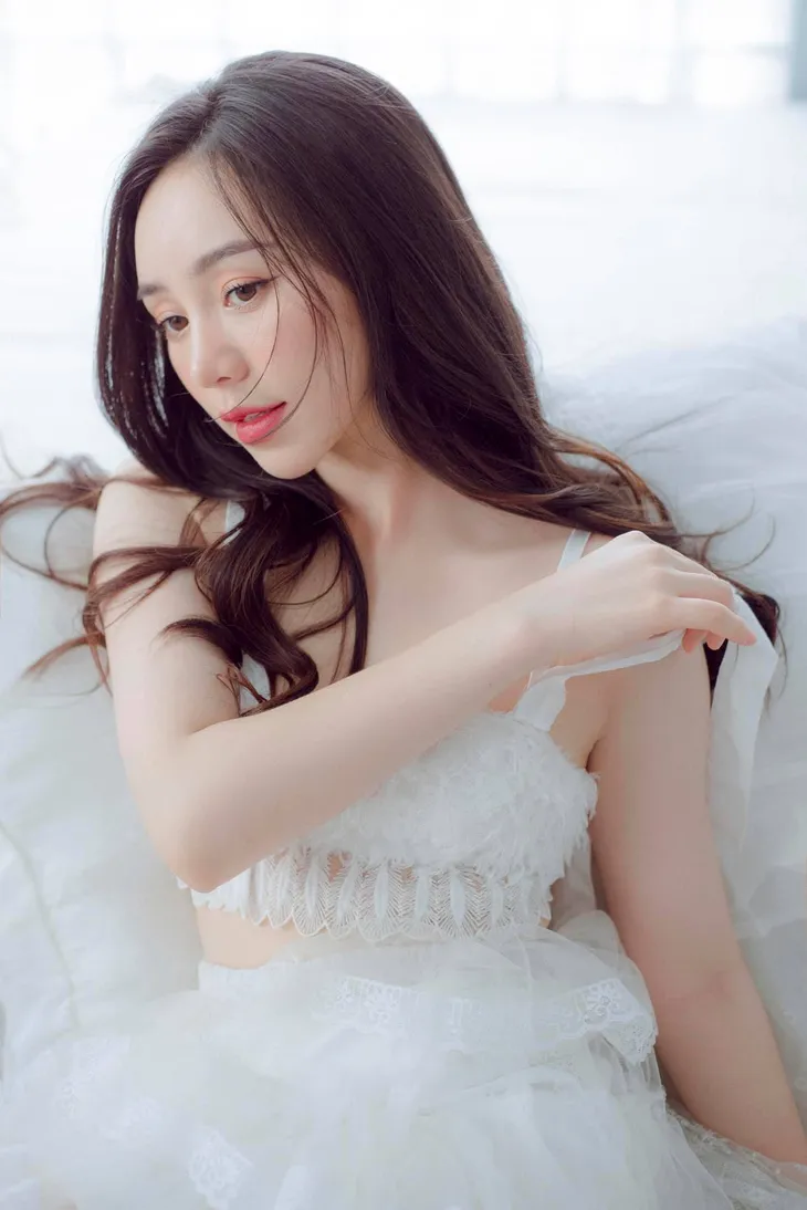 Quỳnh Kool vừa gợi cảm vừa ngây thơ trong bộ ảnh mới - Ảnh 9. Quỳnh Kool vừa gợi cảm vừa ngây thơ trong bộ ảnh mới - Ảnh 9.