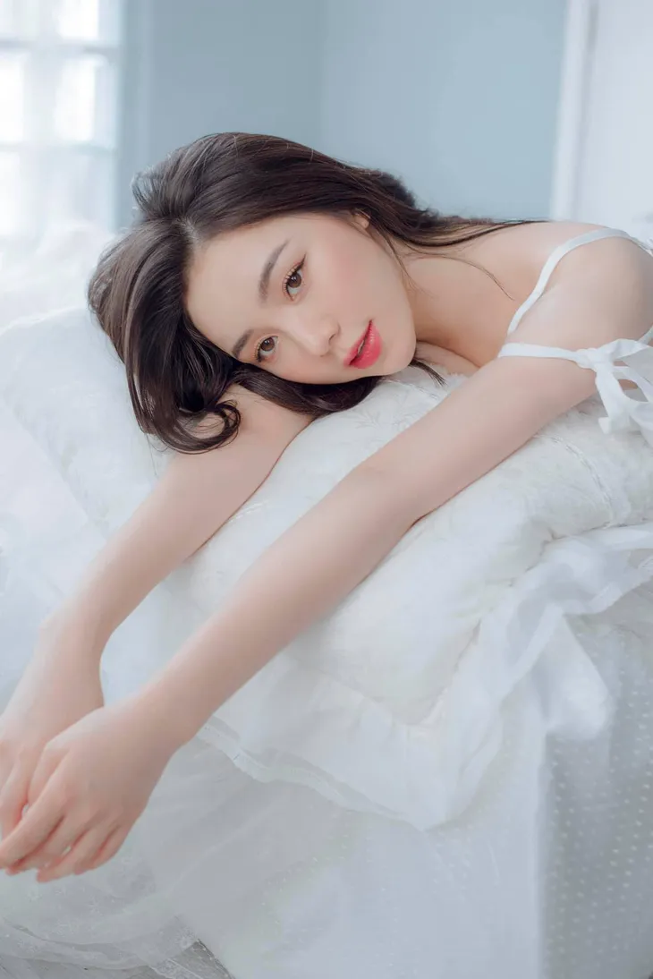 Quỳnh Kool vừa gợi cảm vừa ngây thơ trong bộ ảnh mới - Ảnh 11. Quỳnh Kool vừa gợi cảm vừa ngây thơ trong bộ ảnh mới - Ảnh 11.