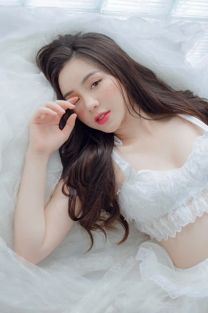 Quỳnh Kool vừa gợi cảm vừa ngây thơ trong bộ ảnh mới - Ảnh 12. Quỳnh Kool vừa gợi cảm vừa ngây thơ trong bộ ảnh mới - Ảnh 12.