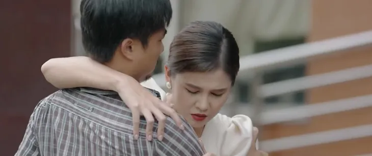 Mùa hoa tìm lại - Tập 25: Thủy cố tình gần gũi Đồng, năm lần bảy lượt trêu ngươi Lệ - Ảnh 2. Mùa hoa tìm lại - Tập 25: Thủy cố tình gần gũi Đồng, năm lần bảy lượt trêu ngươi Lệ - Ảnh 2.