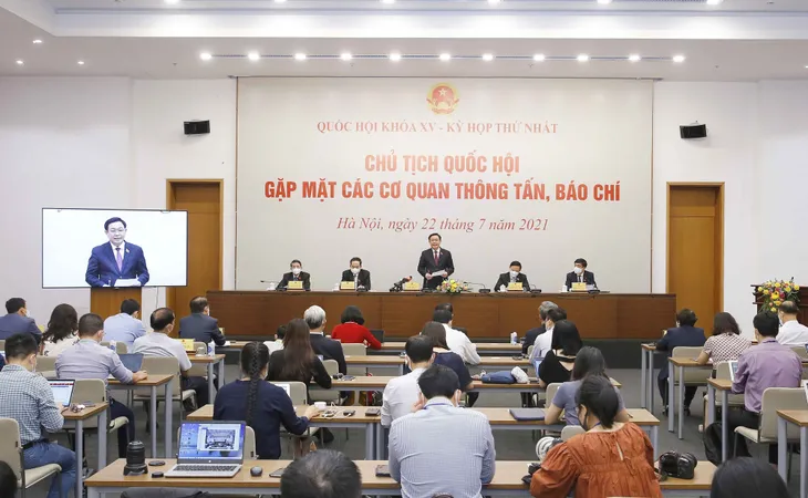 Chủ tịch Quốc hội: Vinh dự, tự hào nhưng trọng trách nặng nề - Ảnh 1. Chủ tịch Quốc hội: Vinh dự, tự hào nhưng trọng trách nặng nề - Ảnh 1.