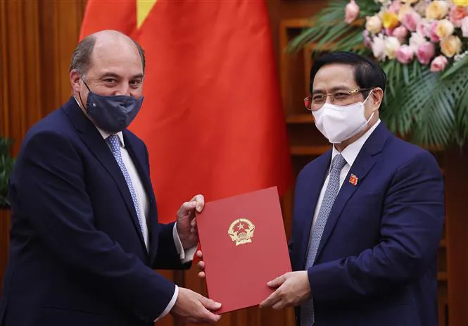 Tăng cường quan hệ đối tác chiến lược Việt Nam - Anh - Ảnh 2. Tăng cường quan hệ đối tác chiến lược Việt Nam - Anh - Ảnh 2.