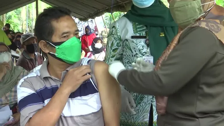 Từng là quốc gia kiểm soát tốt dịch bệnh, Indonesia nay trở thành tâm dịch mới của châu Á - Ảnh 4. Từng là quốc gia kiểm soát tốt dịch bệnh, Indonesia nay trở thành tâm dịch mới của châu Á - Ảnh 4.