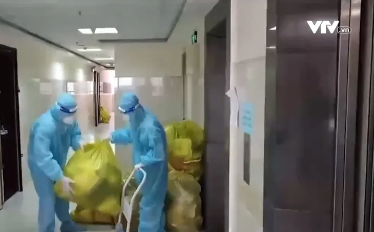 Những chiến sĩ sao vuông trong bệnh viện dã chiến - Ảnh 1. Những chiến sĩ sao vuông trong bệnh viện dã chiến - Ảnh 1.