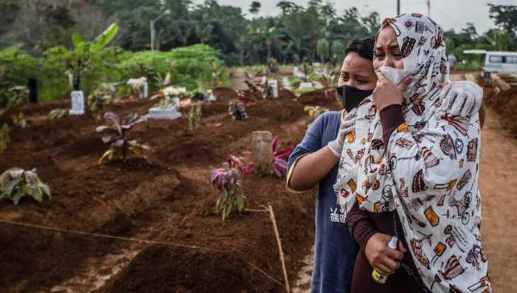 Từng là quốc gia kiểm soát tốt dịch bệnh, Indonesia nay trở thành tâm dịch mới của châu Á - Ảnh 3. Từng là quốc gia kiểm soát tốt dịch bệnh, Indonesia nay trở thành tâm dịch mới của châu Á - Ảnh 3.