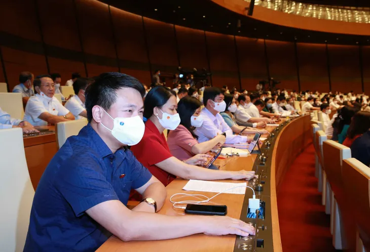 Quốc hội rút ngắn 3 ngày họp, làm việc cả Chủ nhật - Ảnh 2. Quốc hội rút ngắn 3 ngày họp, làm việc cả Chủ nhật - Ảnh 2.