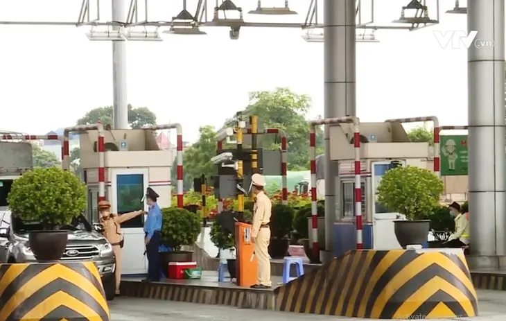 Hà Nội lập chốt phân luồng giao thông từ xa - Ảnh 2. Hà Nội lập chốt phân luồng giao thông từ xa - Ảnh 2.