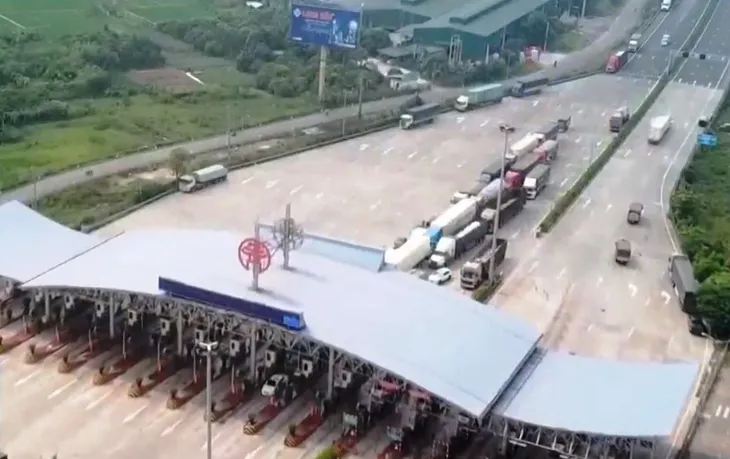 Ngày giãn cách xã hội thứ 2 tại Hà Nội: Vẫn còn nhiều xe phải quay đầu - Ảnh 1. Ngày giãn cách xã hội thứ 2 tại Hà Nội: Vẫn còn nhiều xe phải quay đầu - Ảnh 1.
