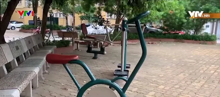 Người dân Thủ đô tuân thủ quy định giãn cách xã hội - Ảnh 1. Người dân Thủ đô tuân thủ quy định giãn cách xã hội - Ảnh 1.