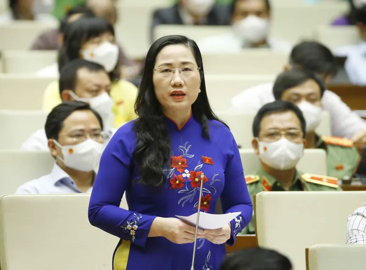 Ném đá không phải là cách để vượt qua dịch bệnh - Ảnh 1. Ném đá không phải là cách để vượt qua dịch bệnh - Ảnh 1.